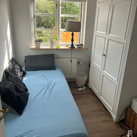 Small House With 4 Beds * Næstved